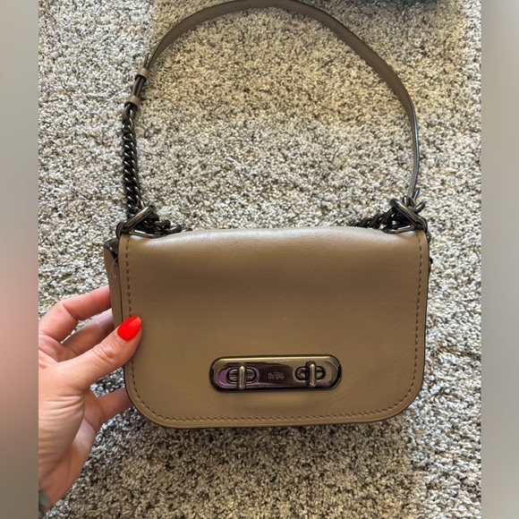 Coach cross body. Cream color with brass hardware - Picture 5 of 6